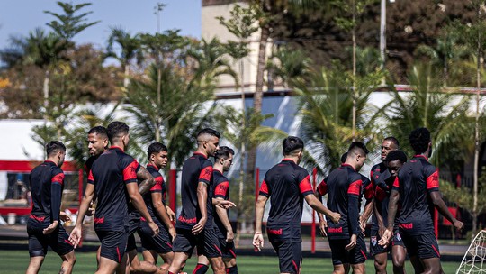 Atlético-GO terá duas semanas de preparação para enfrentar o Vitória; time tem quatro suspensos 