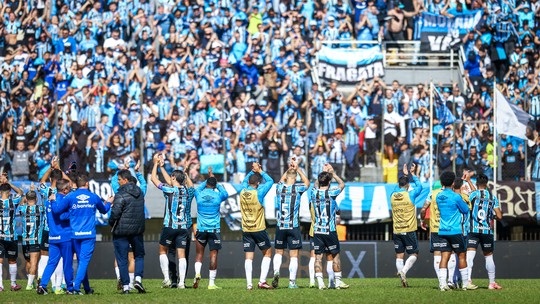 Alô, torcida tricolor! Siga o canal ge Grêmio no WhatsApp - Foto: (Lucas Uebel/Grêmio FBPA)